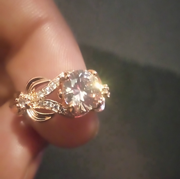 Women's Size 6 Rose gold CZ stone ring - Picture 2 of 6